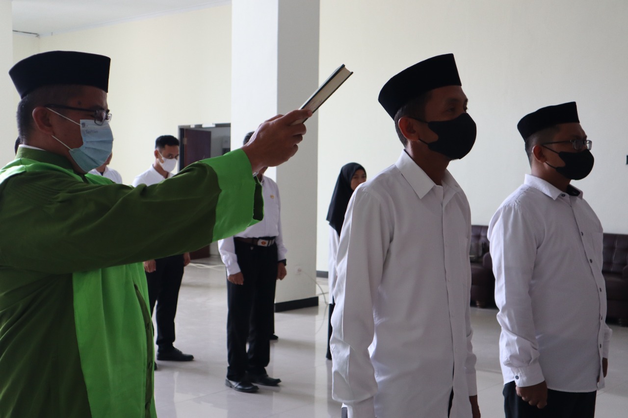 KETUA STAIN MAJENE MELANTIK PEJABAT PENGAWAS ESELON IV DI LINGKUNGAN STAIN MAJENE