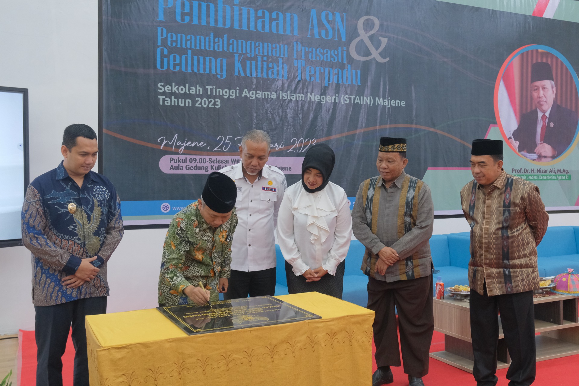 SEKJEN KEMENAG RI HADIR MERESMIKAN GEDUNG KULIAH TERPADU STAIN MAJENE