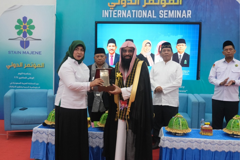 PERKUAT DIPLOMASI KEAGAMAAN STUDI ISLAM, STAIN MAJENE TEKEN KERJA SAMA DENGAN ATASE ARAB SAUDI