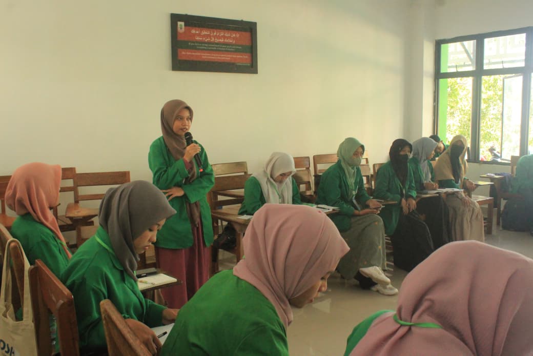 Tingkatkan Kepercayaan Diri, Mahasiswa STAIN Majene Ikuti Pelatihan Public Speaking
